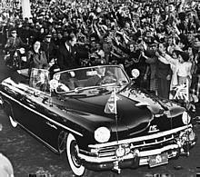 Queen Elizabeth II and the Duke of Edinburgh in a 1951 Lincoln Cosmopolitan. 